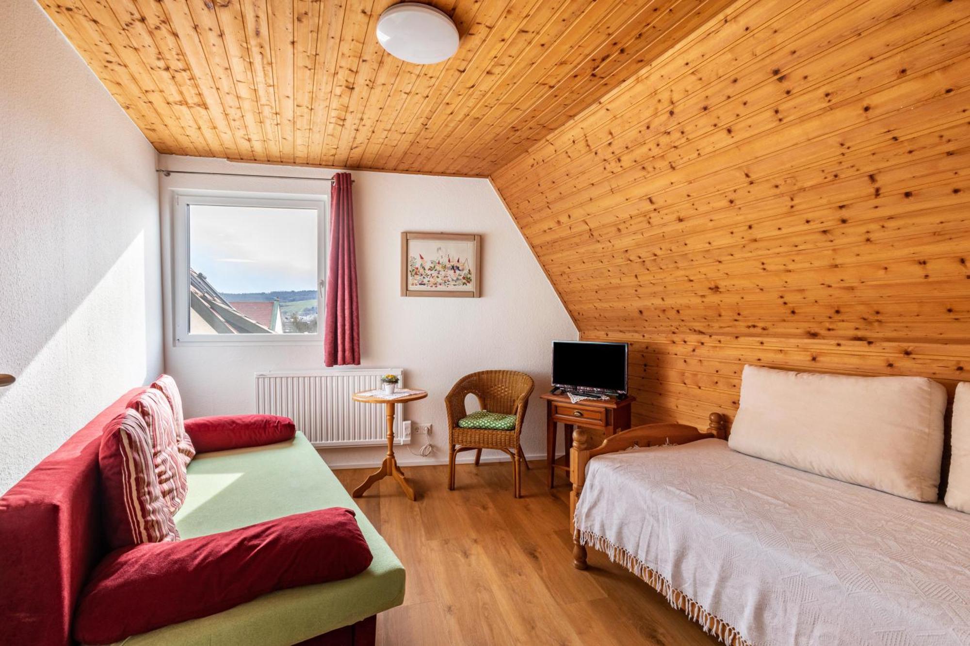 Apartmenthaus Ferienwohnungen Sila Weinstadt Εξωτερικό φωτογραφία