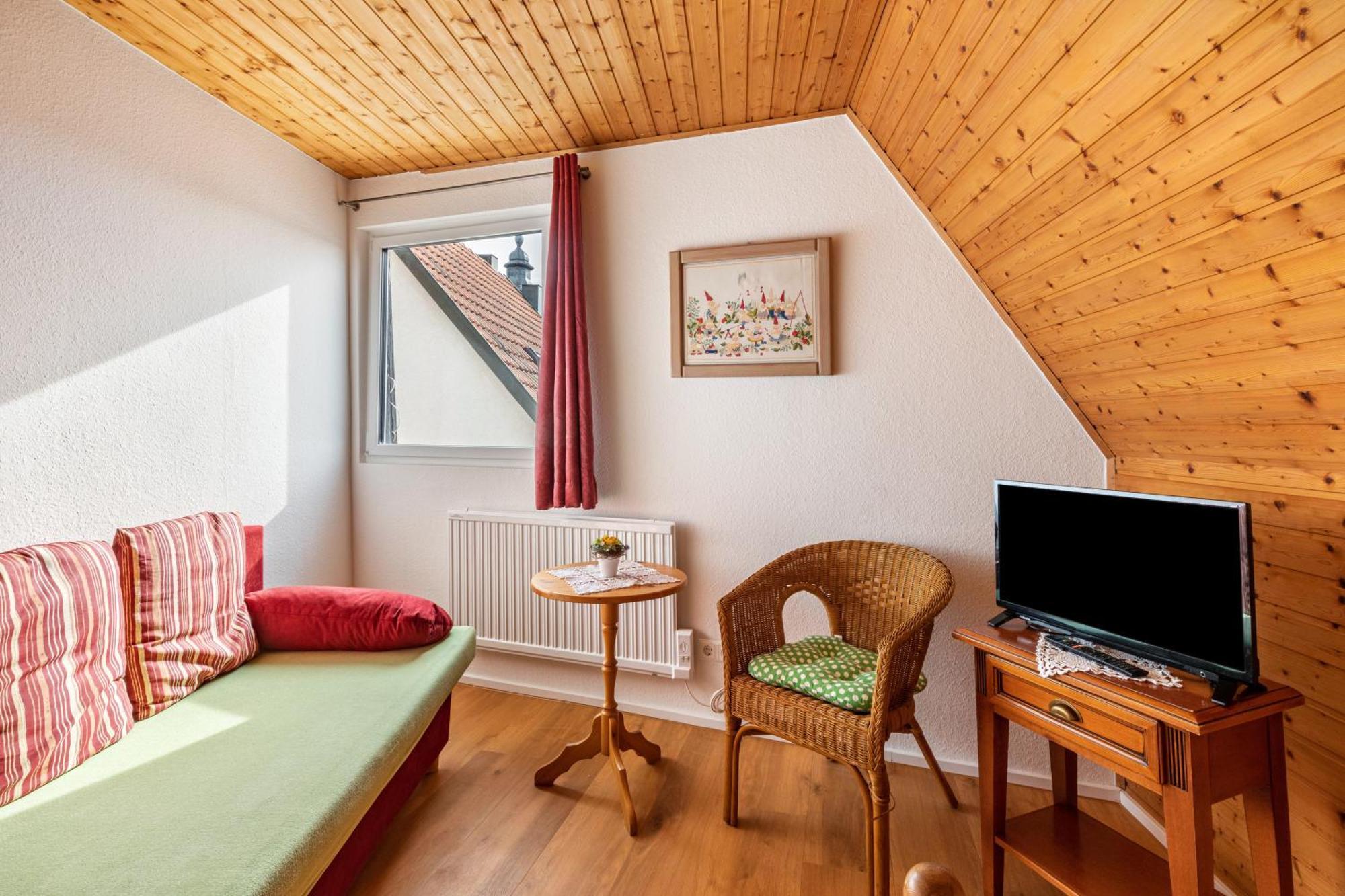 Apartmenthaus Ferienwohnungen Sila Weinstadt Εξωτερικό φωτογραφία