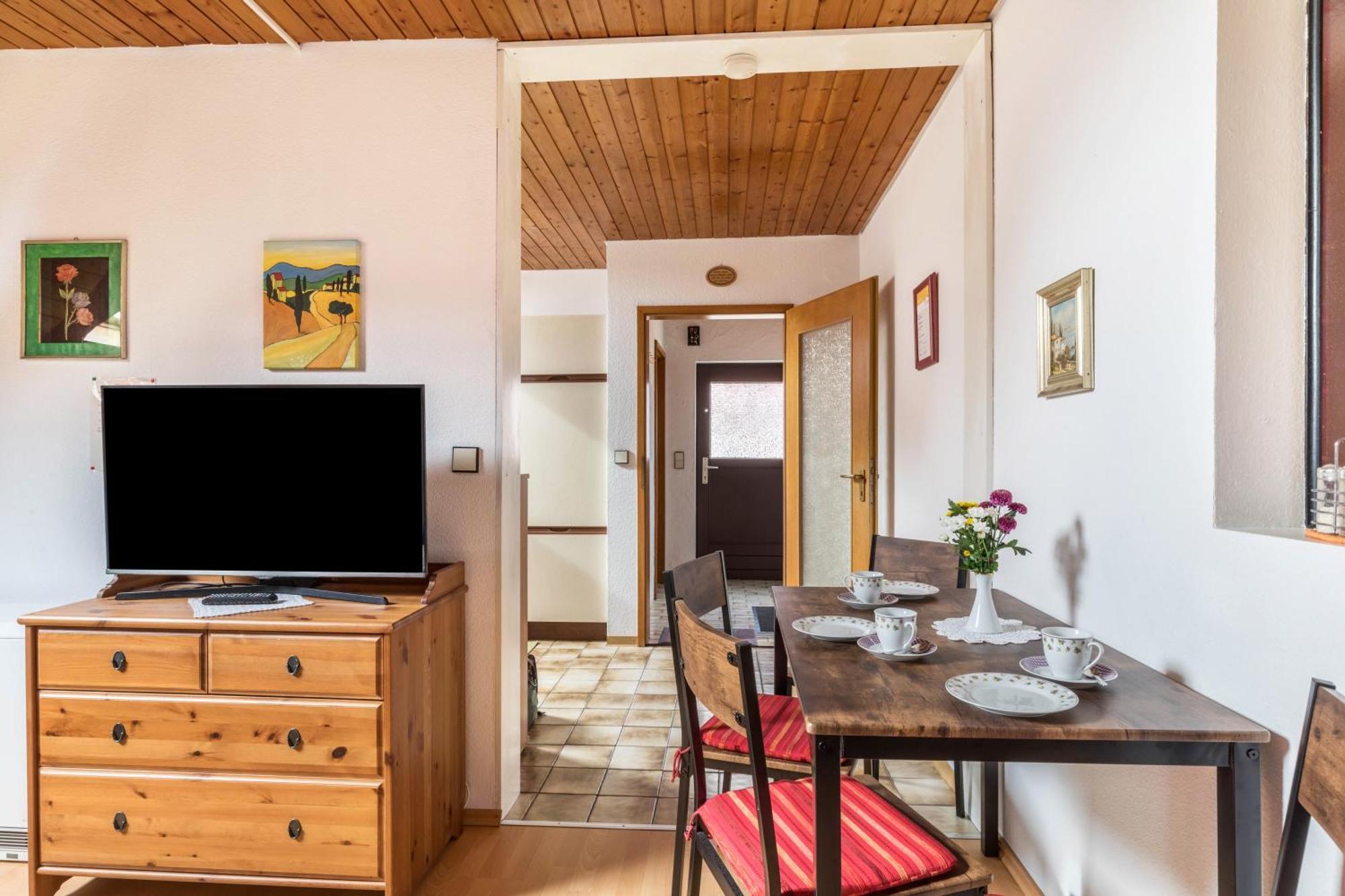 Apartmenthaus Ferienwohnungen Sila Weinstadt Εξωτερικό φωτογραφία