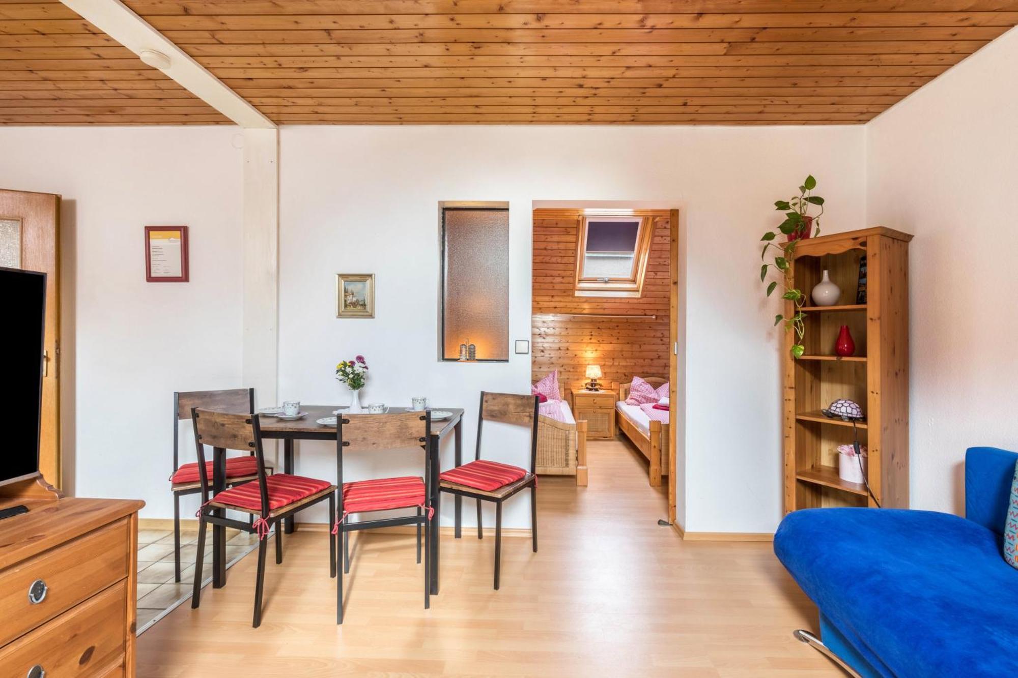 Apartmenthaus Ferienwohnungen Sila Weinstadt Εξωτερικό φωτογραφία