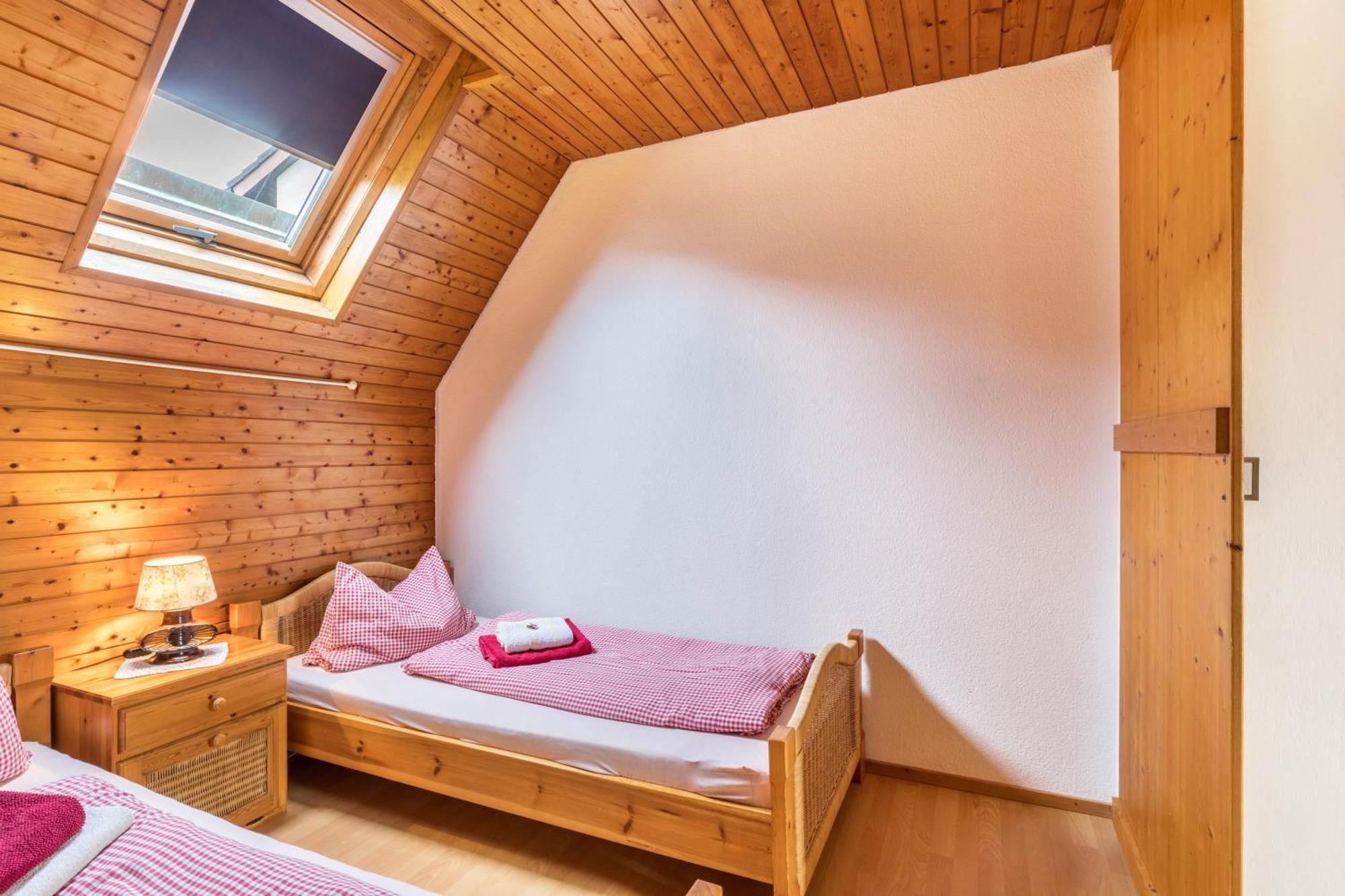 Apartmenthaus Ferienwohnungen Sila Weinstadt Εξωτερικό φωτογραφία