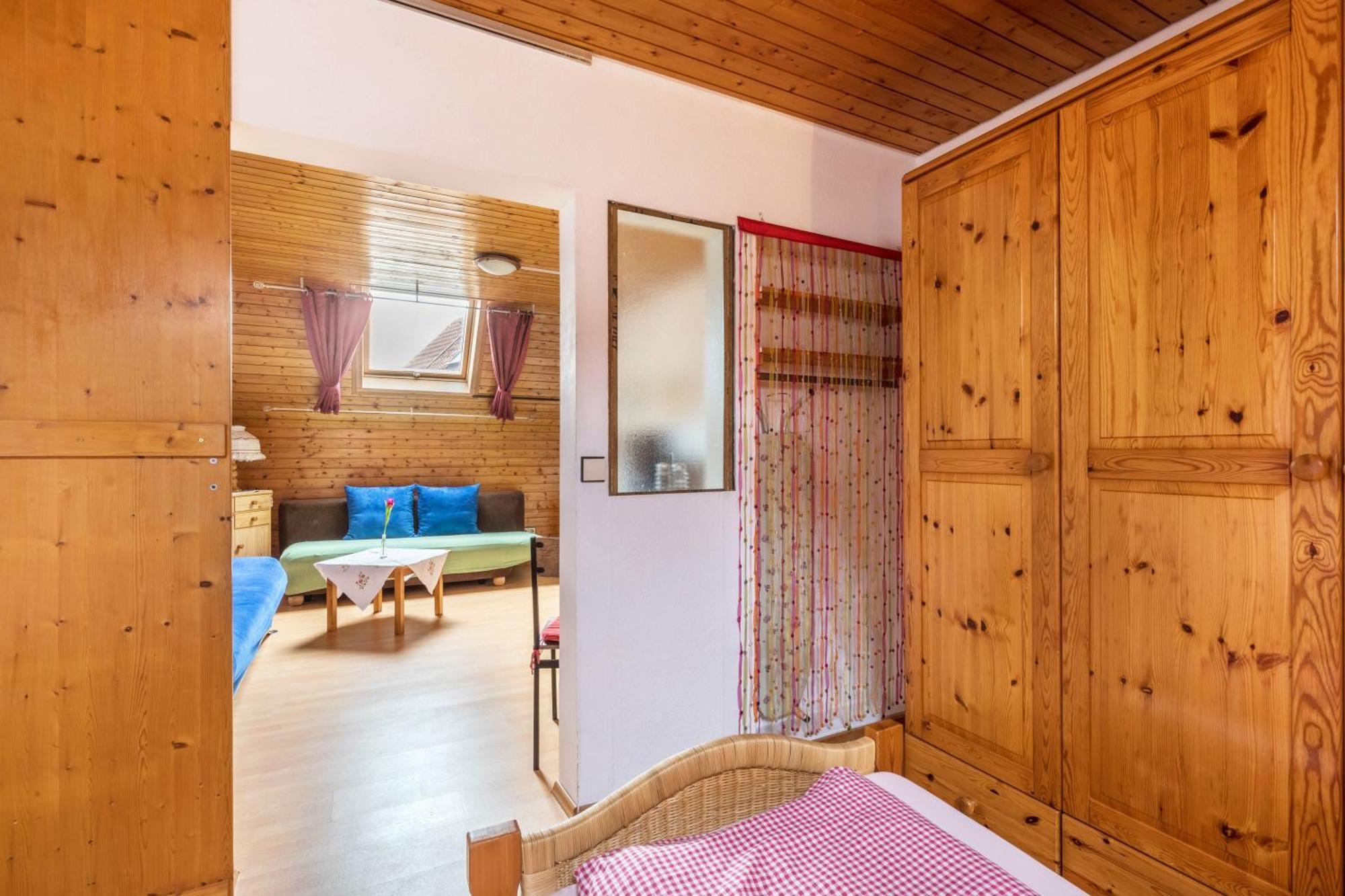 Apartmenthaus Ferienwohnungen Sila Weinstadt Εξωτερικό φωτογραφία