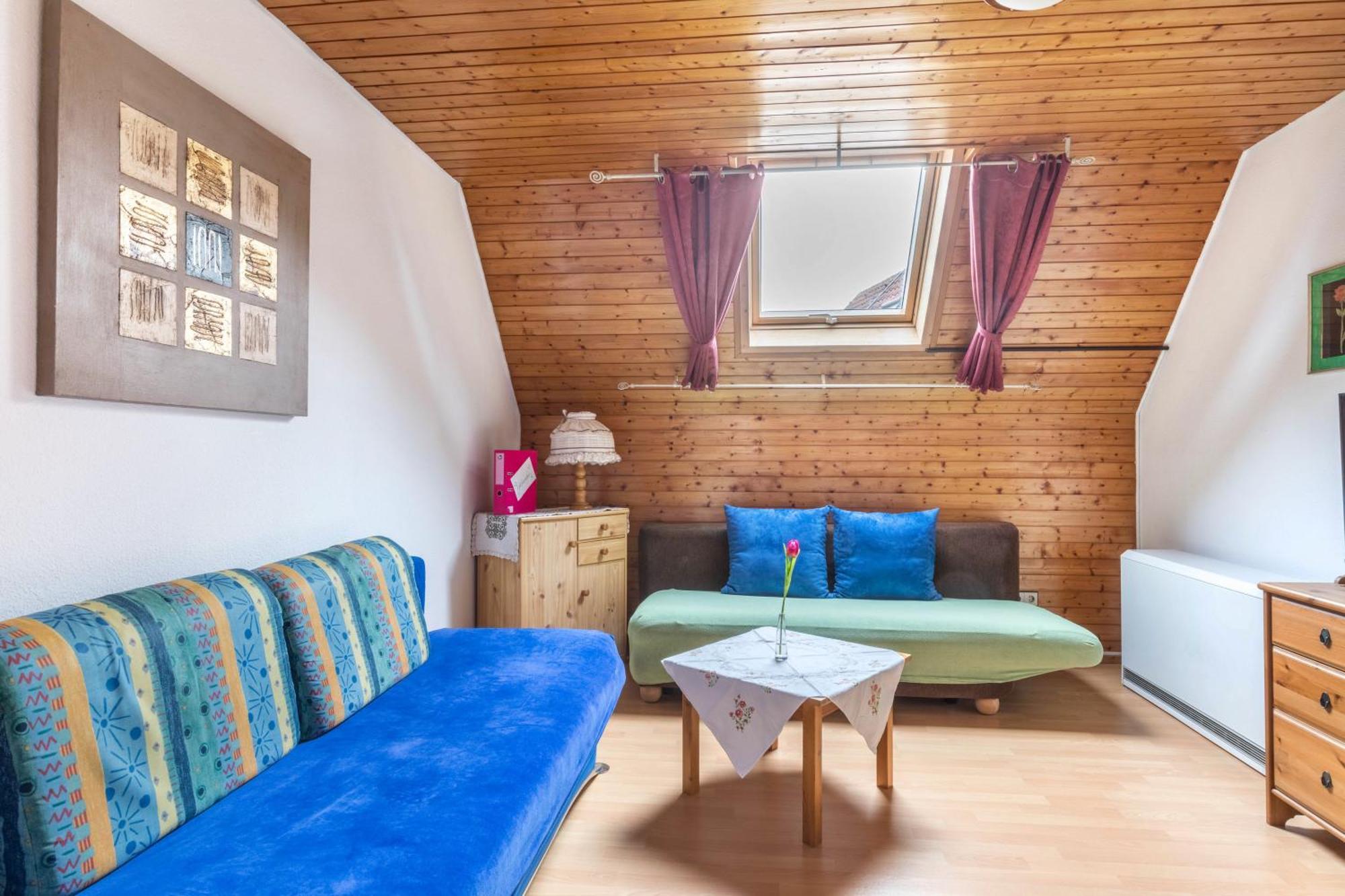 Apartmenthaus Ferienwohnungen Sila Weinstadt Εξωτερικό φωτογραφία