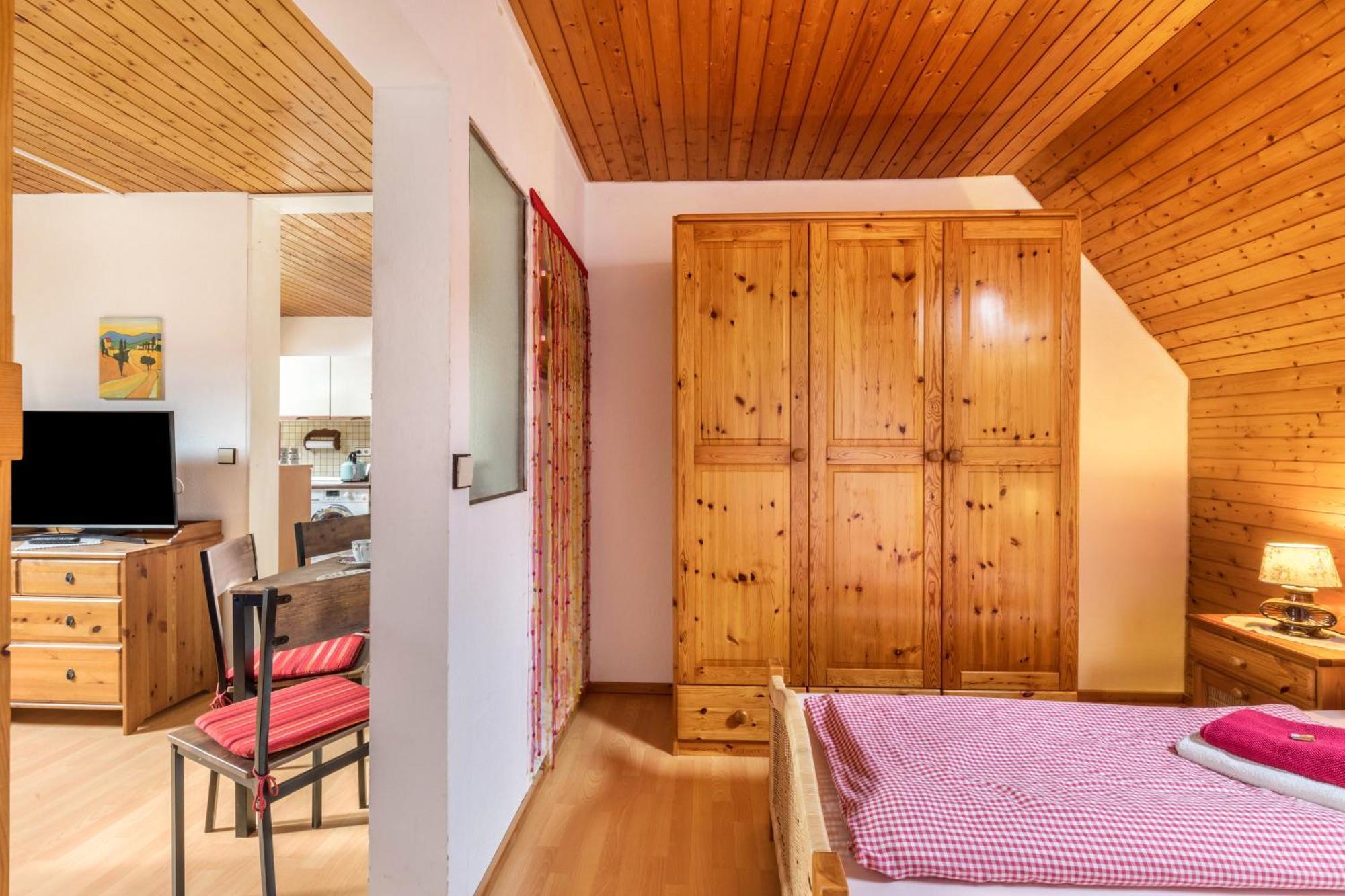 Apartmenthaus Ferienwohnungen Sila Weinstadt Εξωτερικό φωτογραφία