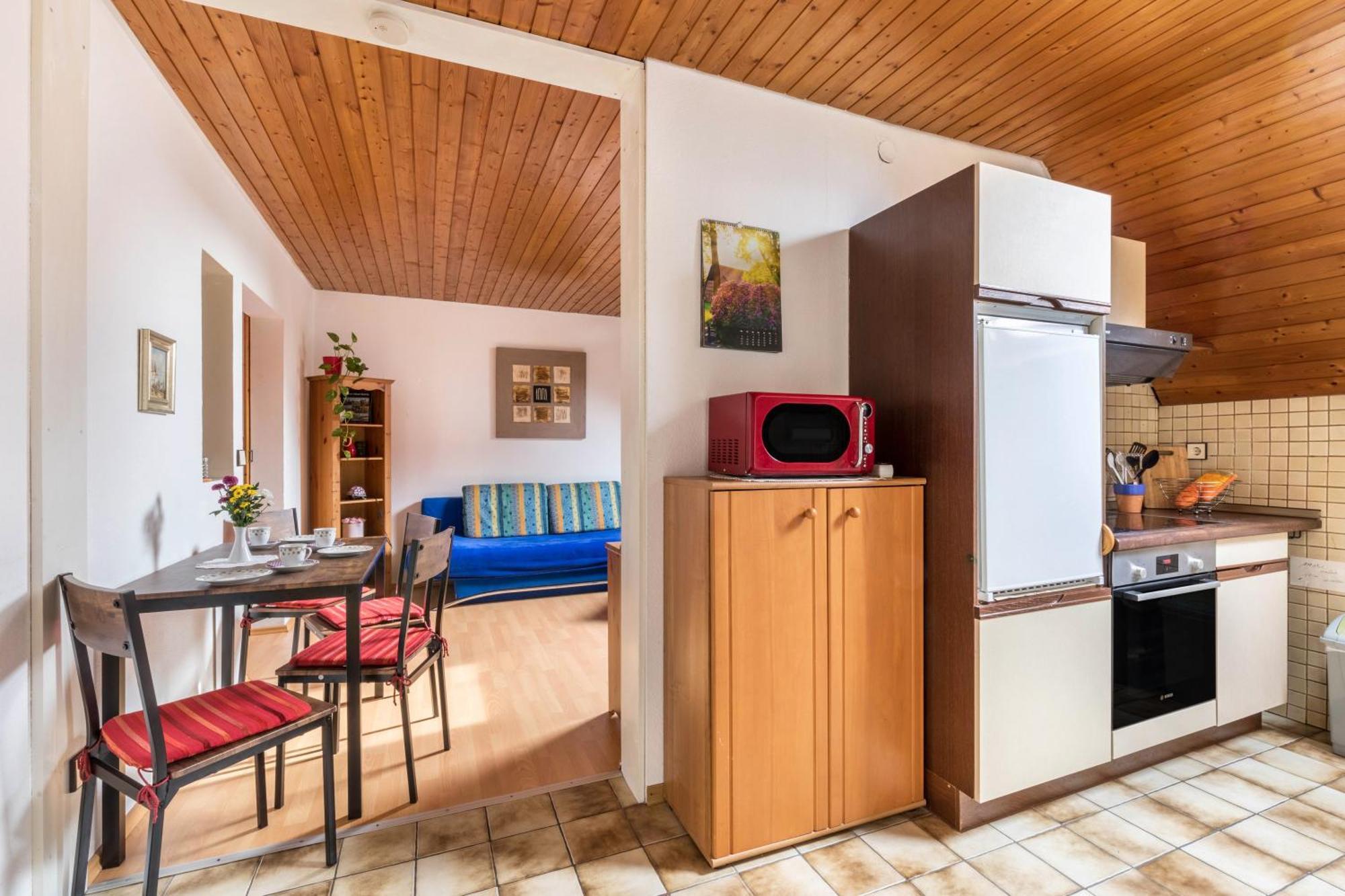 Apartmenthaus Ferienwohnungen Sila Weinstadt Εξωτερικό φωτογραφία